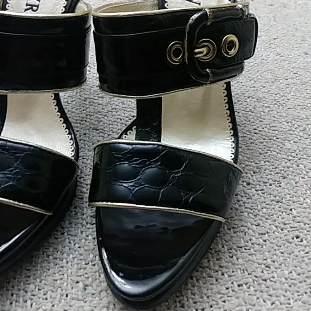 NWOT Black with Gold Trimmed Heels - Picture 2 of 7